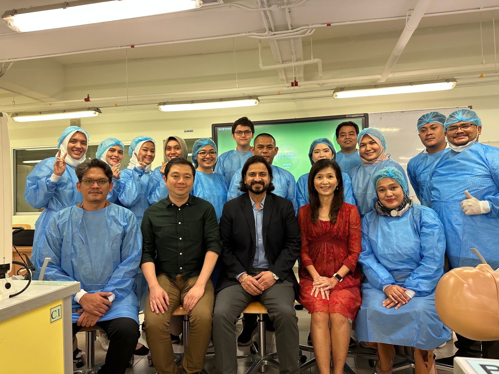 Workshop Full Day (Continuing Education and Research) Untuk Mahasiswa PPDGS Konservasi Gigi FKG USU dilakukan di International Medical University (IMU) Kuala Lumpur Malayasia